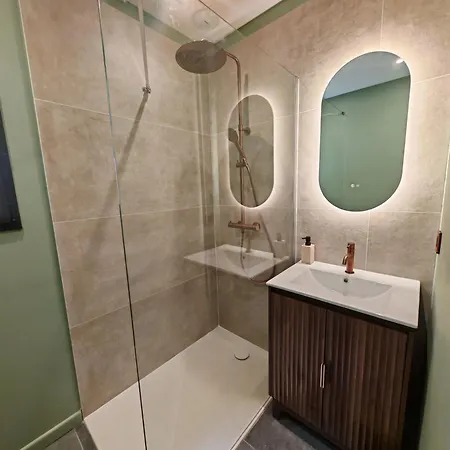 Villa Mezzanotte Le Brusc 80m De La - Climatisation-piscine-parking *
